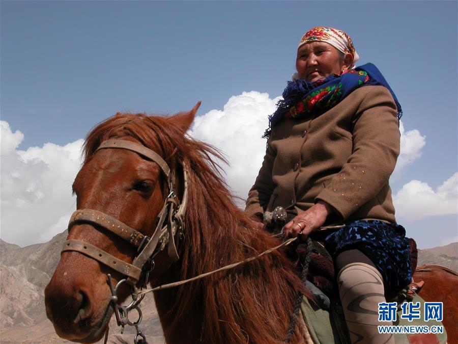 （壯麗70年·奮斗新時(shí)代——共和國榮光·圖文互動(dòng)）（3）中國，一生的守護(hù)——記“人民楷模”國家榮譽(yù)稱號(hào)獲得者布茹瑪汗·毛勒朵