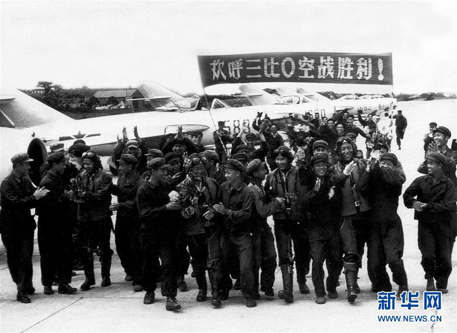 （新華全媒頭條·人民空軍70年·圖文互動）（4）陽光照耀奮飛的航程——黨中央、中央軍委和習主席關心人民空軍建設發(fā)展紀實