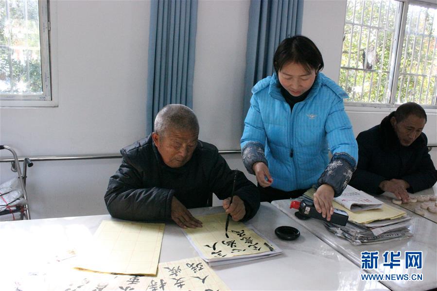 （在習(xí)近平新時(shí)代中國(guó)特色社會(huì)主義思想指引下——新時(shí)代新作為新篇章·總書記關(guān)切脫貧事·圖文互動(dòng)）（3）醫(yī)療扶貧，照亮貧困家庭的明天