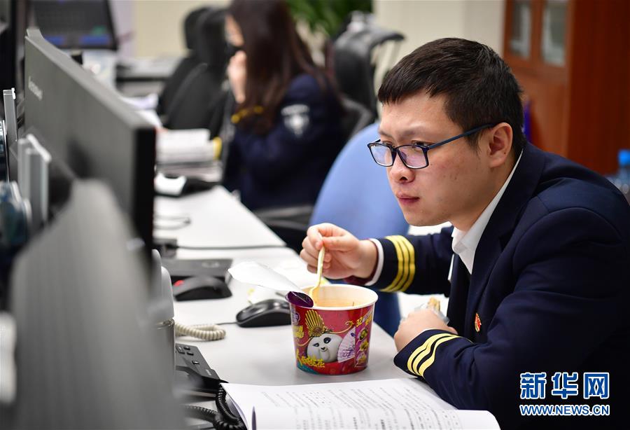 （聚焦疫情防控·圖文互動）（2）電網指揮官：“千軍萬馬”戰疫情