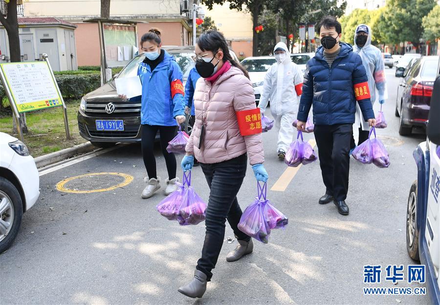 （新華全媒頭條·在習近平新時代中國特色社會主義思想指引下——新時代新作為新篇章·圖文互動）（3）同心戰“疫”彰顯人民至上——各地各部門貫徹落實習近平總書記重要指示精神統籌推進疫情防控和經濟社會發展 