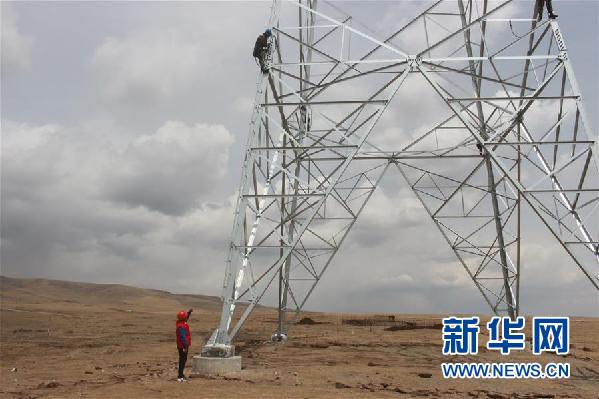 （圖文互動）高原“送電人”的節日堅守