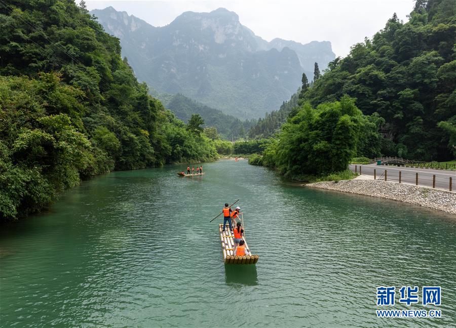 （新華全媒頭條·圖文互動）（1）線上線下消費升溫 文旅活動邁上“云端”——端午假期透視我國經濟高質量發展新動力