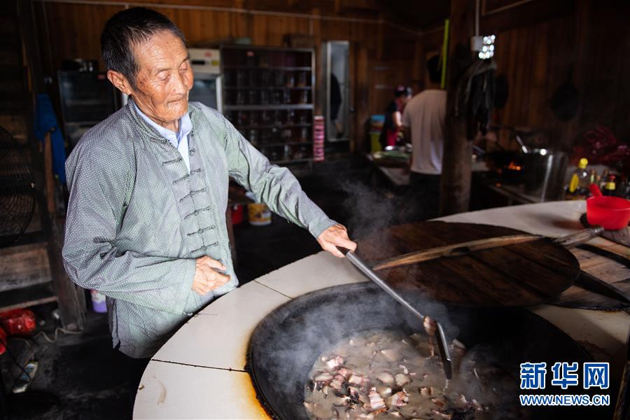 （新華全媒頭條·走向我們的小康生活·圖文互動）（8）那山，那人，那苗寨——十八洞村三代人的奮斗史