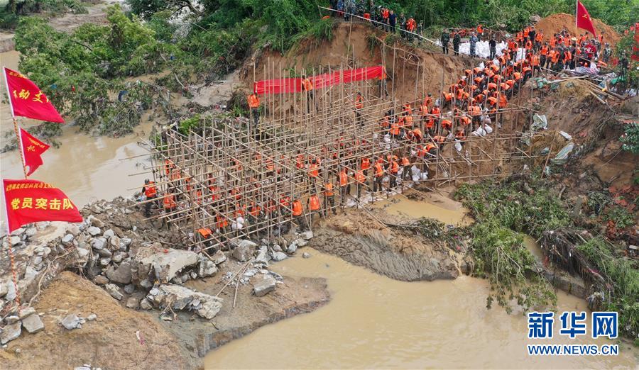 （防汛抗洪·圖文互動）（10）洪水不退，子弟兵誓死不退——解放軍和武警部隊官兵參與洪澇災害搶險救援記事