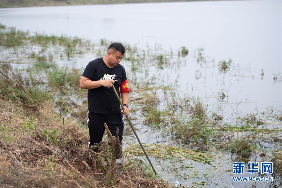 （防汛抗洪·圖文互動）（2）在大堤上成長，為人民守護——洪水中的青年“生力軍”