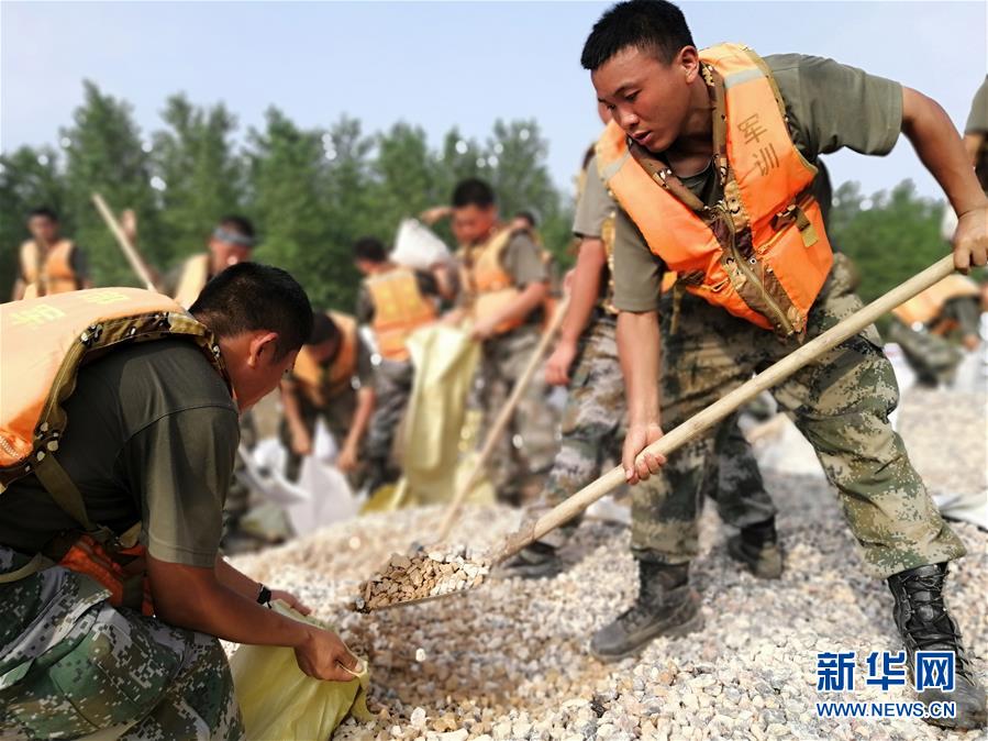 （圖文互動）（4）五十勇士戰江洲——陸軍第71集團軍某旅工兵連黨員突擊隊九江搶險記事