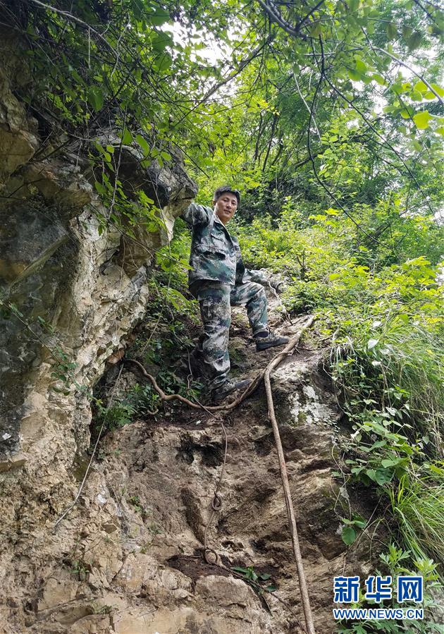 （新華全媒頭條·走向我們的小康生活·圖文互動）（4）奮斗繪就“新天府”——川蜀大地干群“戰貧”軌跡掃描