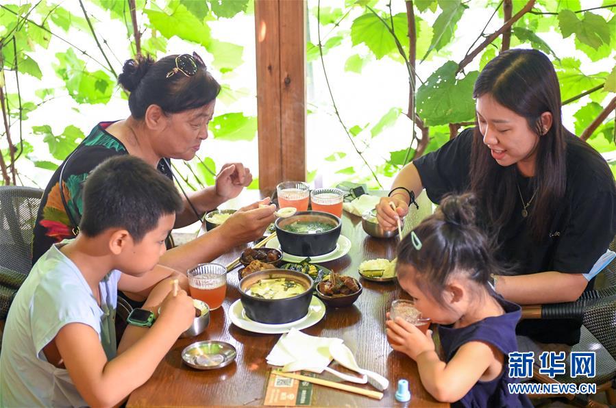 （在習(xí)近平新時代中國特色社會主義思想指引下——新時代新作為新篇章·習(xí)近平總書記關(guān)切事·圖文互動）（6）珍惜盤中餐，狠剎浪費(fèi)風(fēng)——各地積極行動堅(jiān)決制止餐飲浪費(fèi)