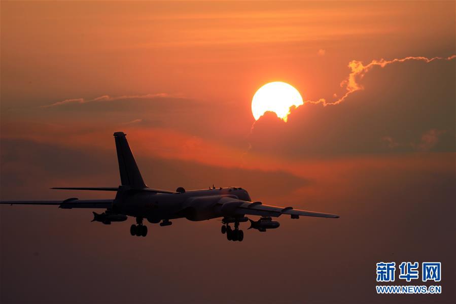 （在習(xí)近平強(qiáng)軍思想指引下·我們在戰(zhàn)位報告·圖文互動）（4）雷霆“戰(zhàn)神”向戰(zhàn)而飛——空軍航空兵某師牢記囑托備戰(zhàn)打仗記事