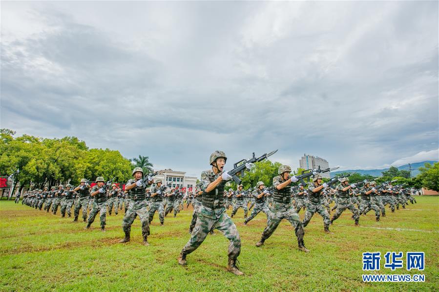 （在習(xí)近平強(qiáng)軍思想指引下·我們?cè)趹?zhàn)位報(bào)告·圖文互動(dòng)）（2）千里移防，鐵心跟黨走——南部戰(zhàn)區(qū)陸軍第75集團(tuán)軍某紅軍旅政治建軍、練兵備戰(zhàn)記事