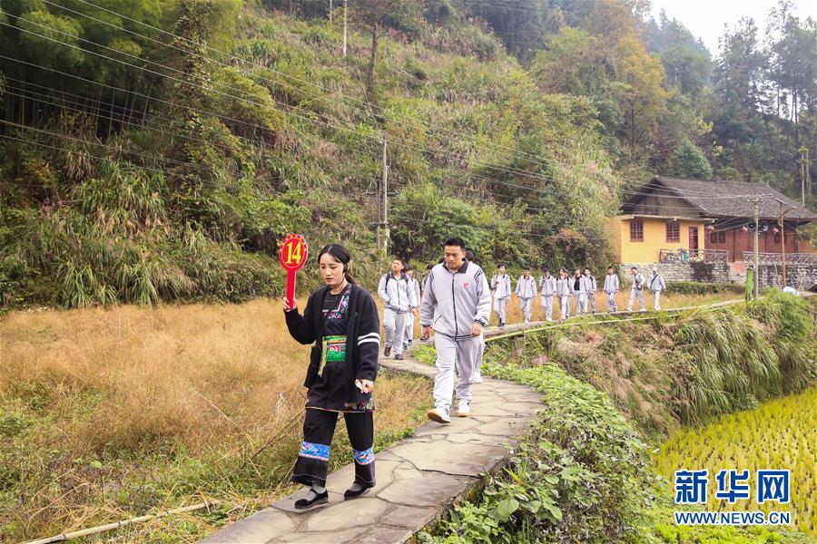 （在習(xí)近平新時(shí)代中國(guó)特色社會(huì)主義思想指引下——新時(shí)代新作為新篇章·習(xí)近平總書記關(guān)切事·圖文互動(dòng)）（3）精準(zhǔn)扶貧7年，十八洞村“長(zhǎng)”出10余種新職業(yè)