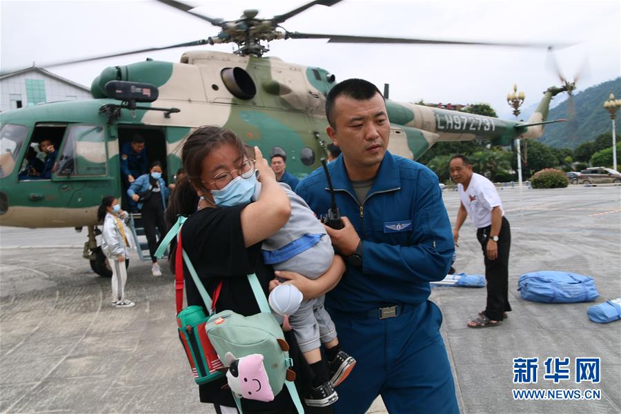 （在習(xí)近平強(qiáng)軍思想指引下·我們?cè)趹?zhàn)位報(bào)告·圖文互動(dòng)）（1）將強(qiáng)軍使命書寫在祖國的藍(lán)天上——陸軍第77集團(tuán)軍某陸航旅聚焦練兵備戰(zhàn)記事