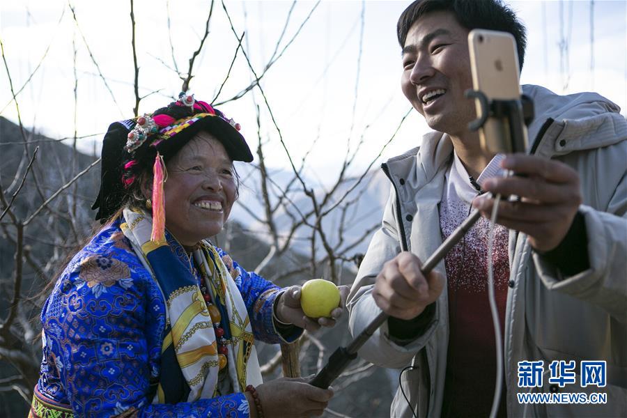 （新華全媒頭條·迎接兩會(huì)特別報(bào)道·圖文互動(dòng)）（12）不同尋常的兩會(huì) 萬(wàn)眾一心的力量——寫(xiě)在2020年全國(guó)兩會(huì)召開(kāi)之際