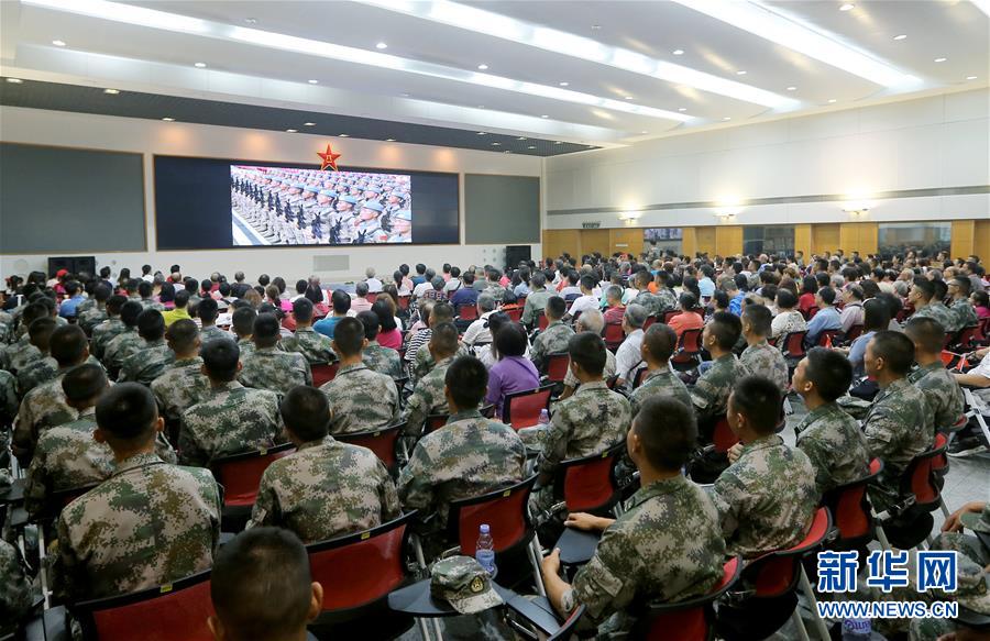 （圖文互動）（3）“我和我的祖國，一刻也不能分割”——解放軍駐香港部隊與市民共同慶祝國慶70周年見聞