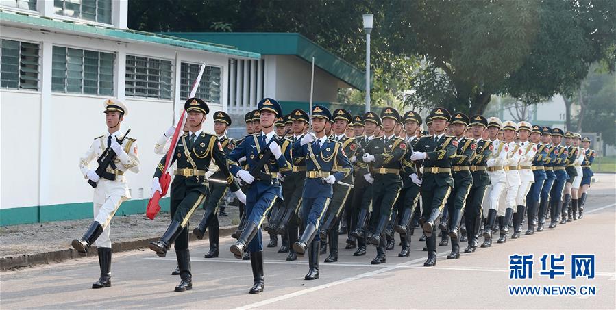 （圖文互動）（5）“我和我的祖國，一刻也不能分割”——解放軍駐香港部隊與市民共同慶祝國慶70周年見聞