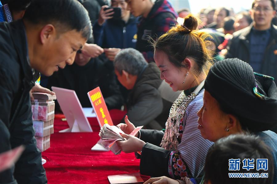 （在習近平新時代中國特色社會主義思想指引下——新時代新作為新篇章·總書記關(guān)切脫貧事·圖文互動）（4）精準扶貧：提速脫貧奔小康