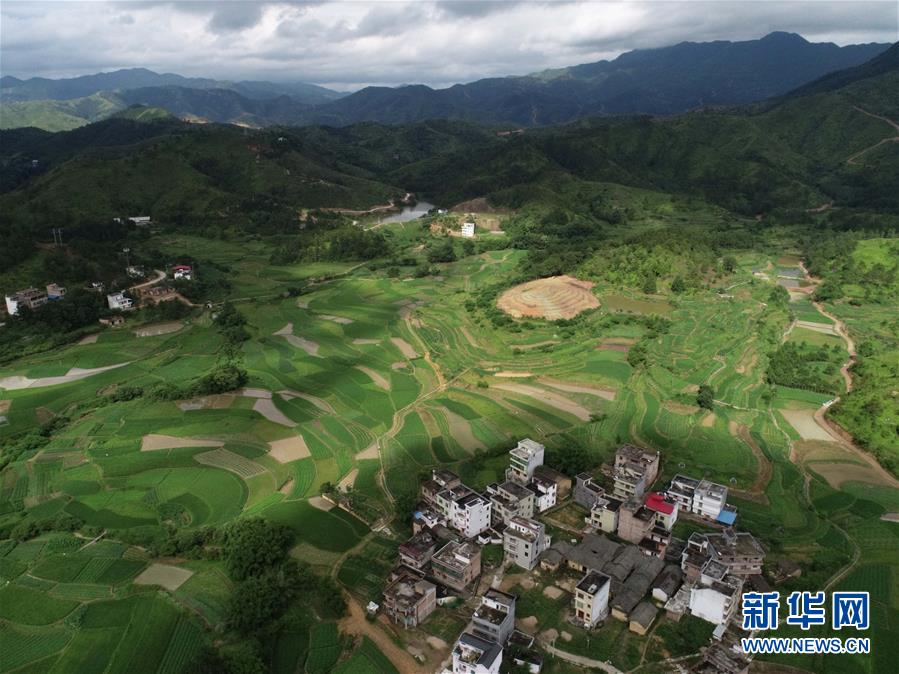 （在習(xí)近平新時(shí)代中國(guó)特色社會(huì)主義思想指引下——新時(shí)代新作為新篇章·習(xí)近平總書記關(guān)切事·圖文互動(dòng)）（4）新生活、新盼頭——脫貧攻堅(jiān)新形勢(shì)速覽