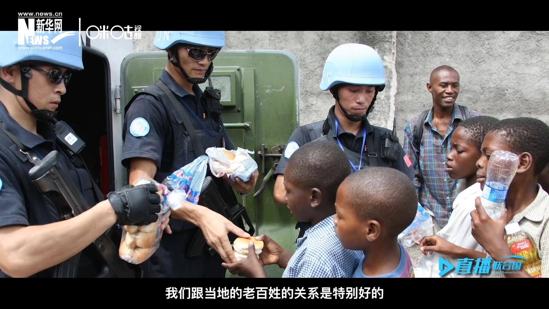 這群胸前印著五星紅旗的警察，在當地民眾心里有著沉甸甸的份量，也傳遞出許多的善意與感動。