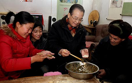 溫家寶在山東與基層干部群眾共度春節