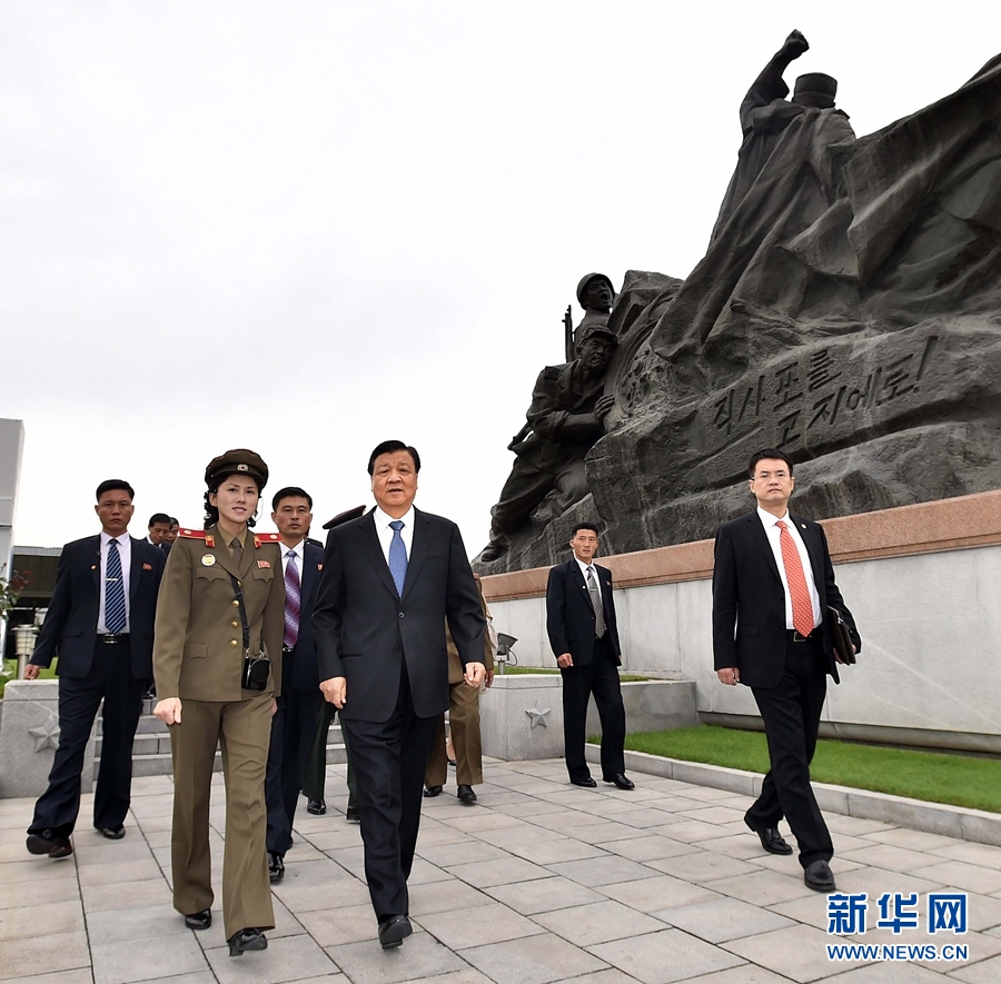 10月10日，正在朝鮮訪問的中共中央政治局常委、中央書記處書記劉云山在平壤參觀朝鮮祖國解放戰(zhàn)爭勝利紀念館。 新華社記者 李濤 攝