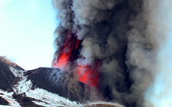 歐洲最高活火山埃特納火山年內第四次噴發(fā)(高清組圖)